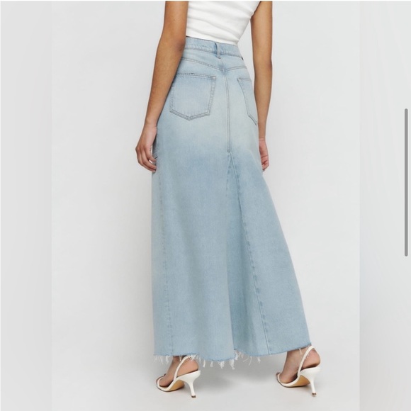 NEW! REFORMATION Tazz Tahoe Light Wash
Denim Maxi Skirt, SIZE 27 1106 - Picture 5 of 9